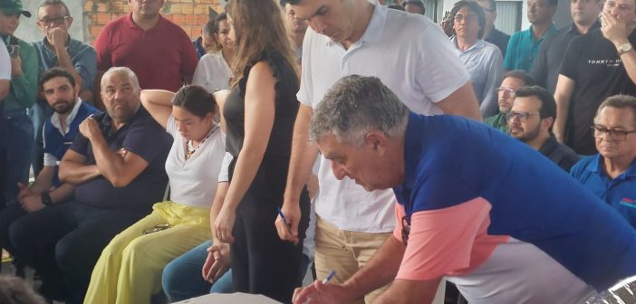 Vereadores participam de visita do Governado Helder para assinatura da ordem de serviço para construção da Usina da Paz de Castanhal